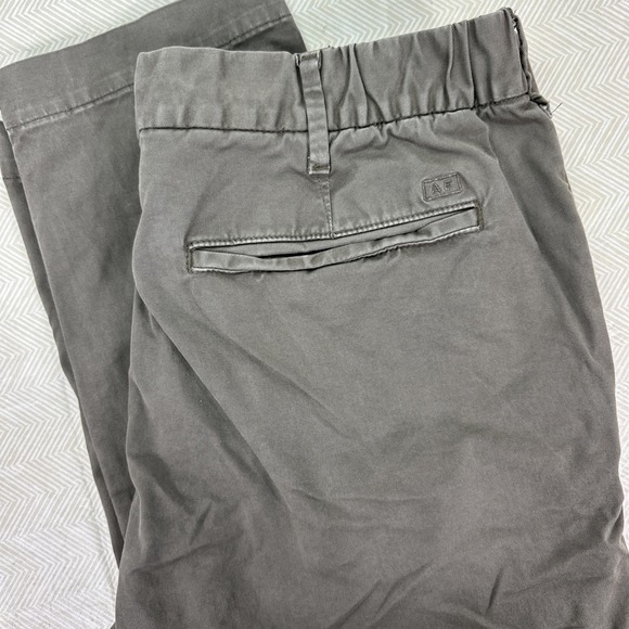 American Eagle Mens 34x32 (32x30) Lived-In Khakis Gray Pants‎ Flex Athletic Cut - Picture 1 of 11